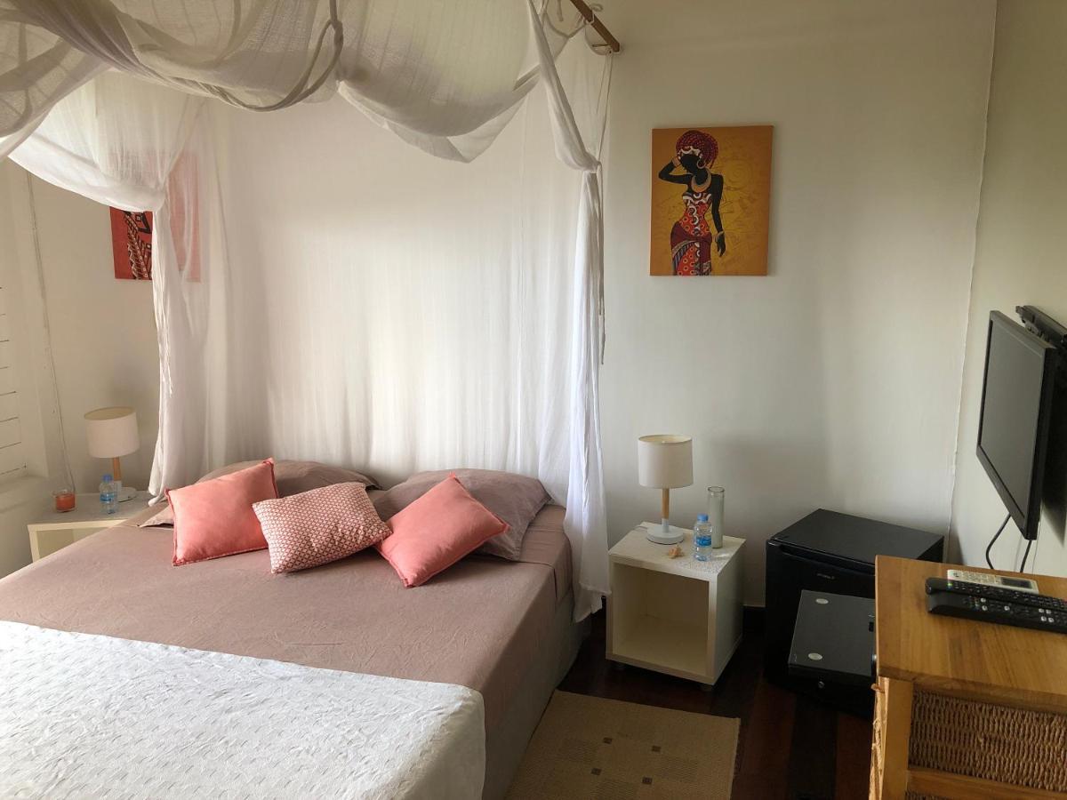 Villa Cajou Chambres D'Hotes Chez L'Habitant Et Zanzibar Cottage Trois-Rivières Екстериор снимка